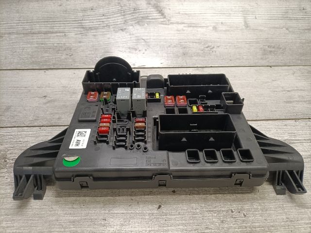 bontott OPEL INSIGNIA Biztosítéktábla Csomagtér