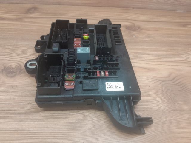 bontott OPEL INSIGNIA Biztosítéktábla Csomagtér