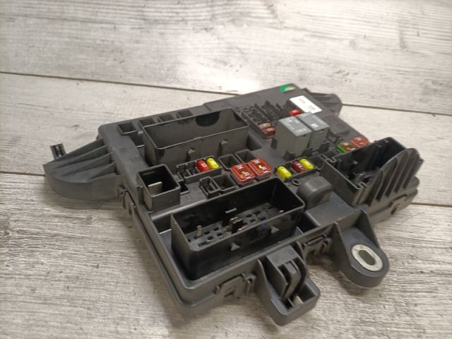 bontott OPEL INSIGNIA Biztosítéktábla Csomagtér