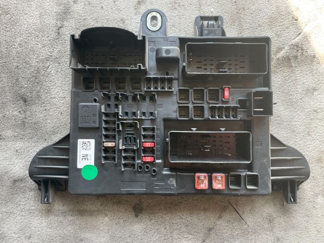 bontott OPEL INSIGNIA Biztosítéktábla Csomagtér