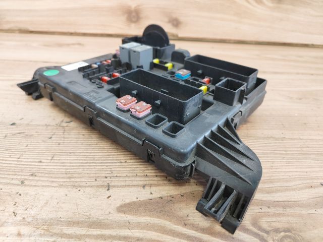 bontott OPEL INSIGNIA Biztosítéktábla Csomagtér