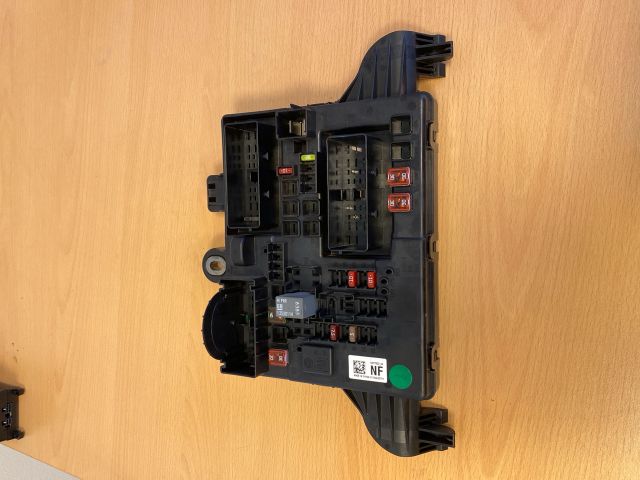 bontott OPEL INSIGNIA Biztosítéktábla Csomagtér