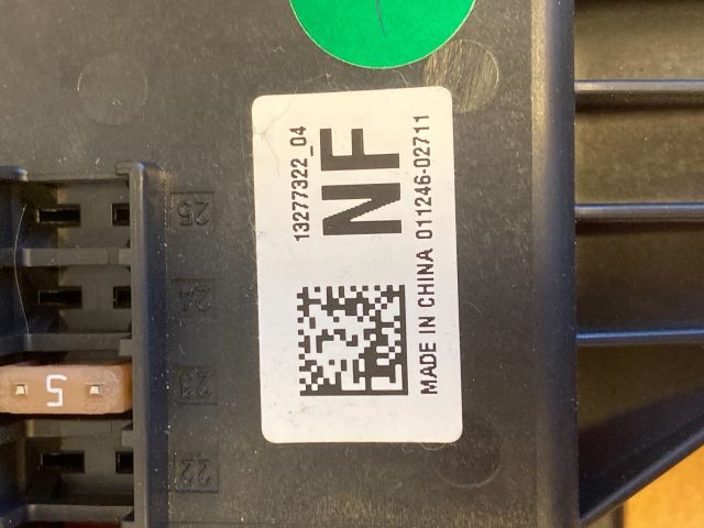 bontott OPEL INSIGNIA Biztosítéktábla Csomagtér