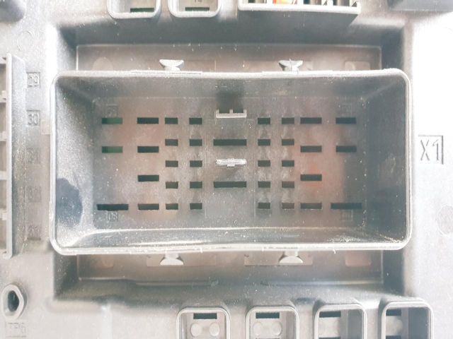 bontott OPEL INSIGNIA Biztosítéktábla Csomagtér