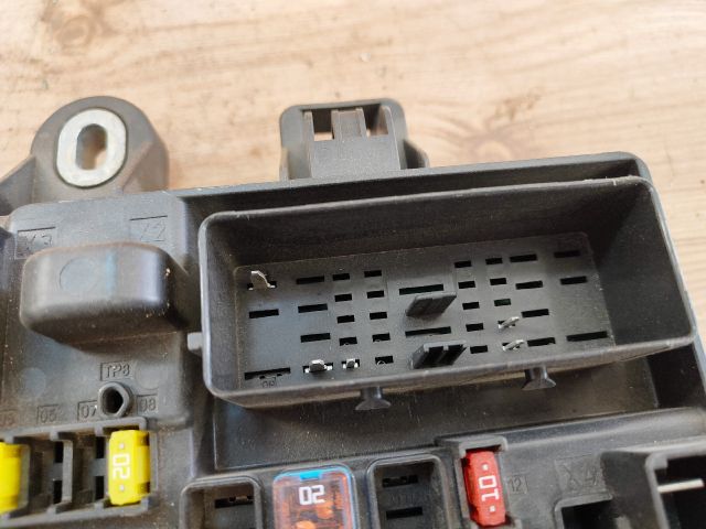 bontott OPEL INSIGNIA Biztosítéktábla Csomagtér