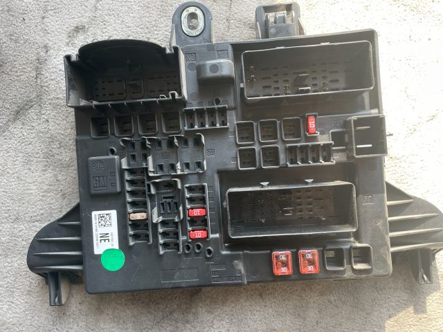 bontott OPEL INSIGNIA Biztosítéktábla Csomagtér