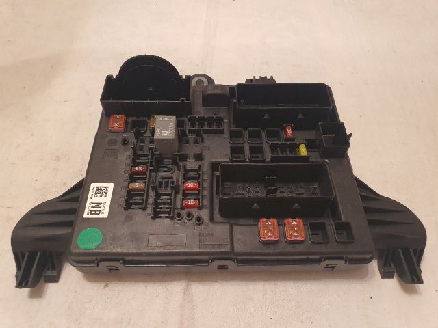 bontott OPEL INSIGNIA Biztosítéktábla Csomagtér