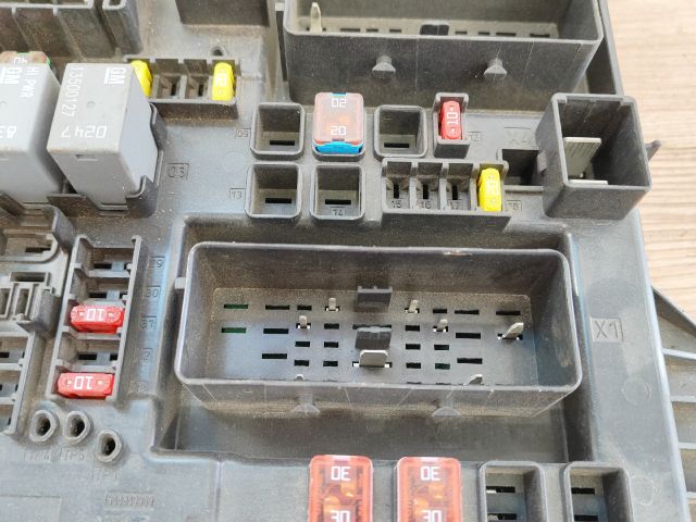 bontott OPEL INSIGNIA Biztosítéktábla Csomagtér