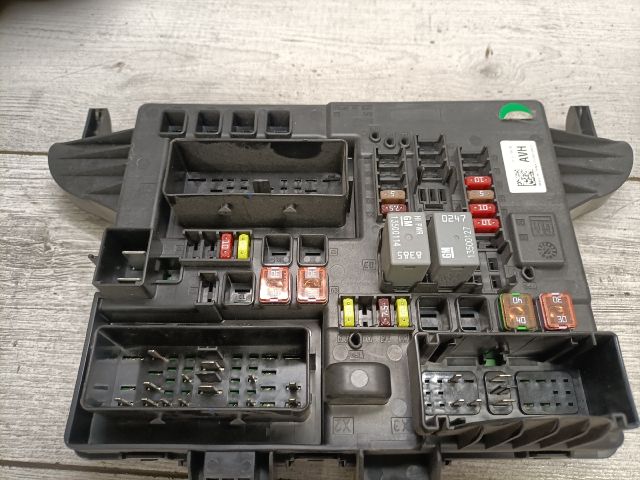 bontott OPEL INSIGNIA Biztosítéktábla Csomagtér