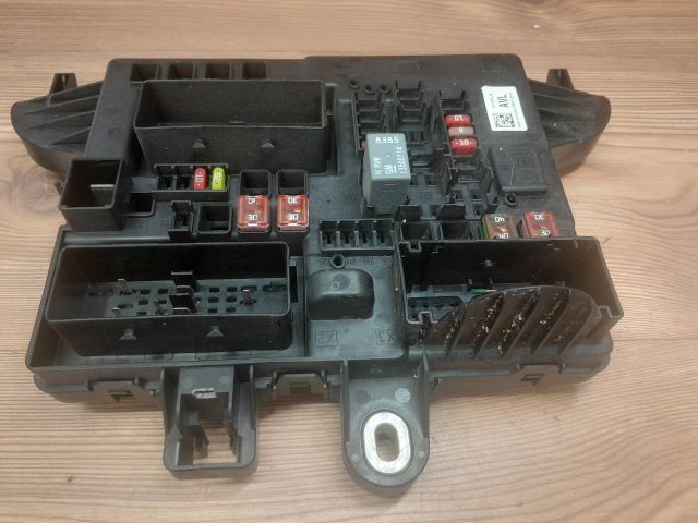 bontott OPEL INSIGNIA Biztosítéktábla Csomagtér