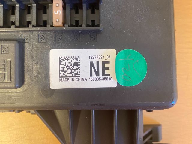 bontott OPEL INSIGNIA Biztosítéktábla Csomagtér