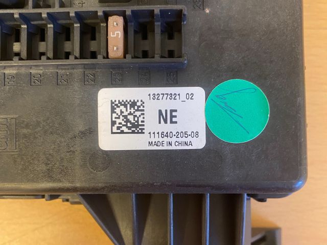 bontott OPEL INSIGNIA Biztosítéktábla Csomagtér