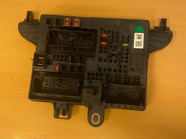 bontott OPEL INSIGNIA Biztosítéktábla Csomagtér