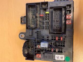 bontott OPEL INSIGNIA Biztosítéktábla Csomagtér