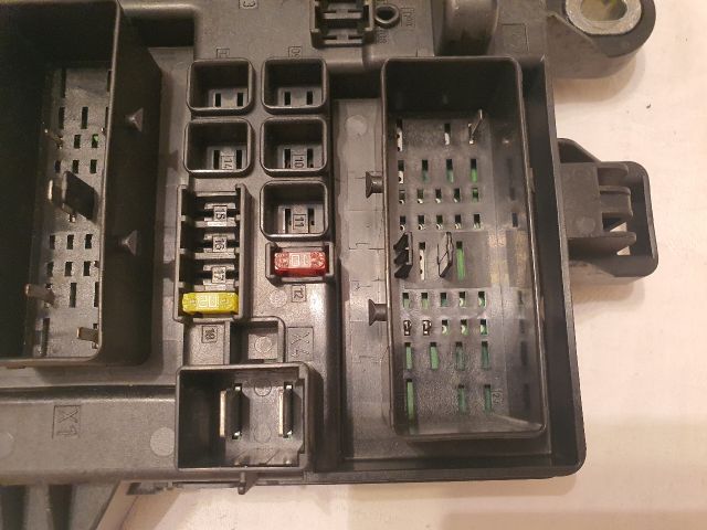 bontott OPEL INSIGNIA Biztosítéktábla Csomagtér