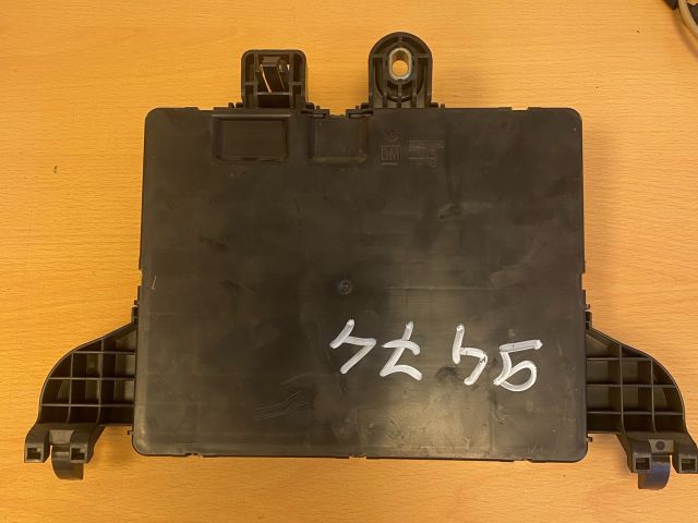 bontott OPEL INSIGNIA Biztosítéktábla Csomagtér