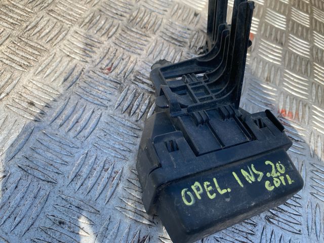 bontott OPEL INSIGNIA Biztosítéktábla Doboz