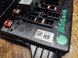 bontott OPEL INSIGNIA Biztosítéktábla Utastér