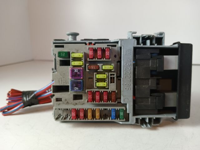 bontott OPEL INSIGNIA Biztosítéktábla Utastér