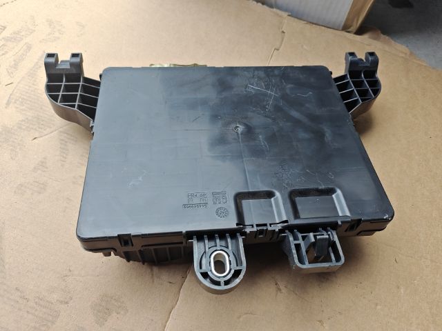 bontott OPEL INSIGNIA Biztosítéktábla Utastér