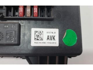 bontott OPEL INSIGNIA Biztosítéktábla Utastér