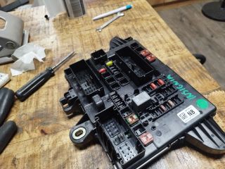 bontott OPEL INSIGNIA Biztosítéktábla Utastér