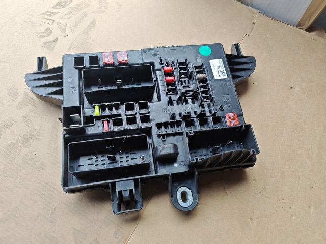 bontott OPEL INSIGNIA Biztosítéktábla Utastér