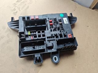 bontott OPEL INSIGNIA Biztosítéktábla Utastér