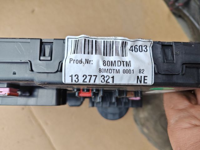 bontott OPEL INSIGNIA Biztosítéktábla Utastér