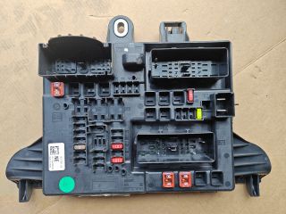 bontott OPEL INSIGNIA Biztosítéktábla Utastér