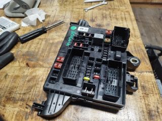 bontott OPEL INSIGNIA Biztosítéktábla Utastér