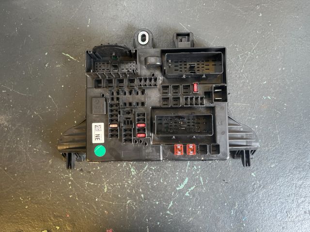 bontott OPEL INSIGNIA Biztosítéktábla Utastér