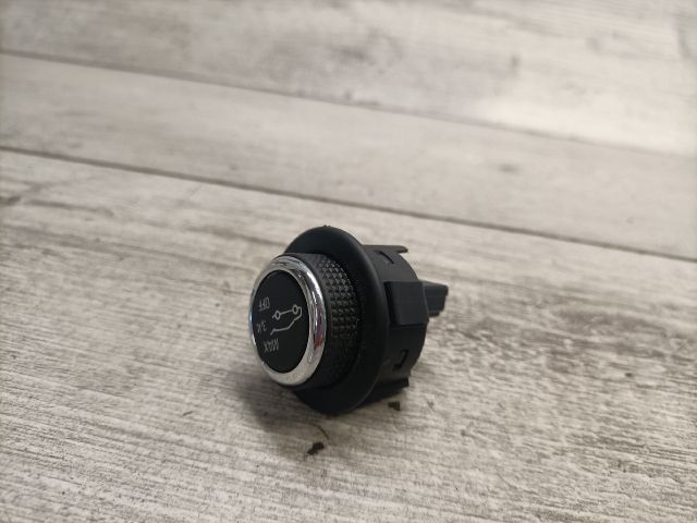 bontott OPEL INSIGNIA Csomagtér Nyitó Kar / Gomb