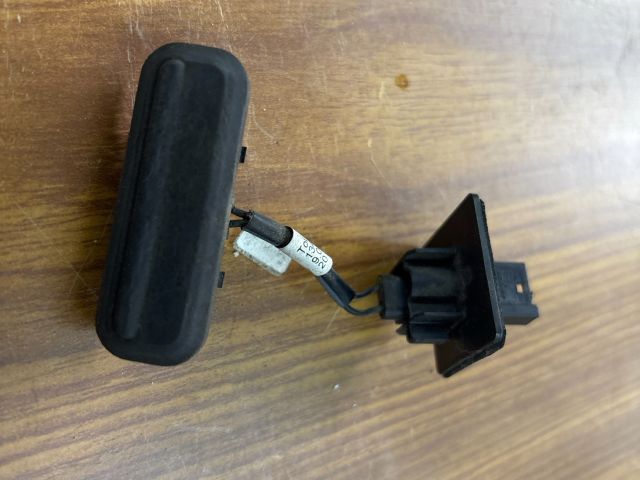 bontott OPEL INSIGNIA Csomagtér Nyitó Kar / Gomb