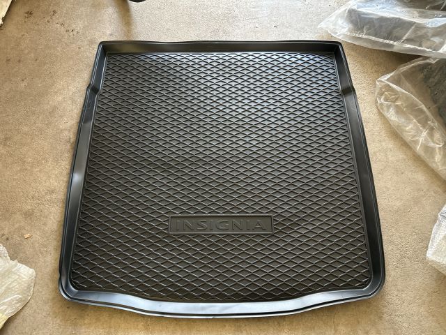 bontott OPEL INSIGNIA Csomagtér Tálca