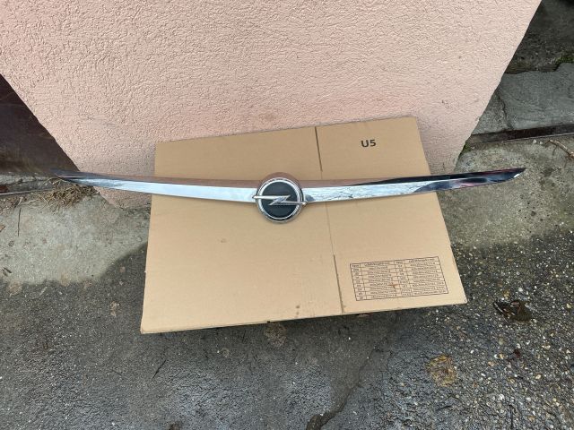 bontott OPEL INSIGNIA Csomagtérajtó Díszléc