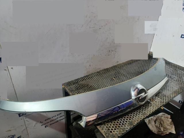 bontott OPEL INSIGNIA Csomagtérajtó Díszléc