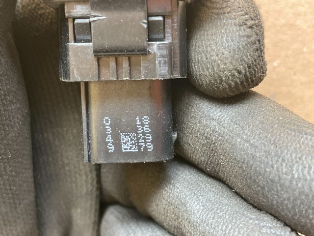 bontott OPEL INSIGNIA Csomagtérajtó Kapcsoló