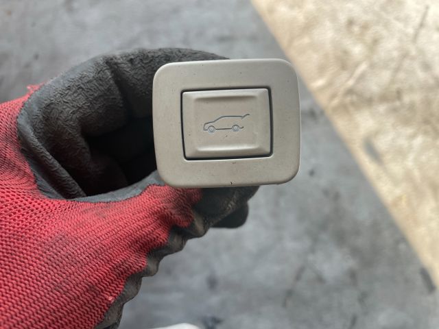 bontott OPEL INSIGNIA Csomagtérajtó Kapcsoló