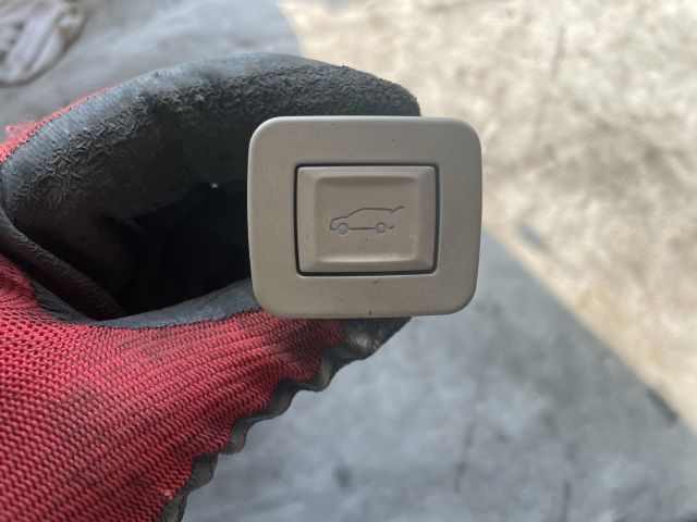 bontott OPEL INSIGNIA Csomagtérajtó Kapcsoló