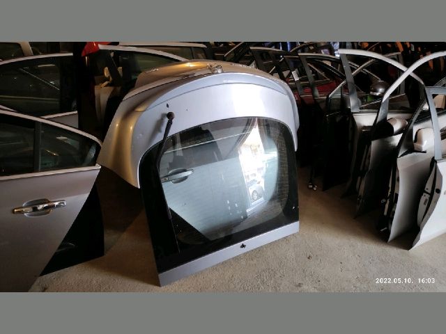 bontott OPEL INSIGNIA Csomagtérajtó (Részeivel)