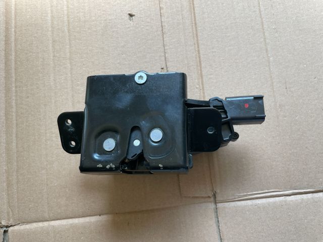 bontott OPEL INSIGNIA Csomagtérajtó Zárszerkezet