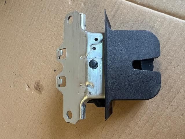 bontott OPEL INSIGNIA Csomagtérajtó Zárszerkezet