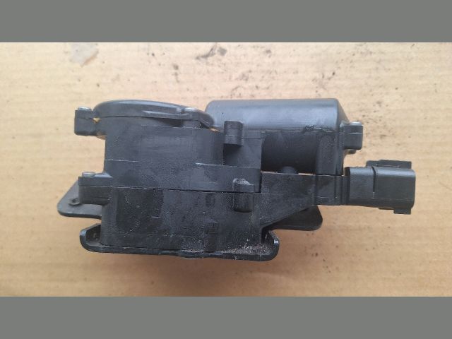 bontott OPEL INSIGNIA Csomagtérajtó Zárszerkezet