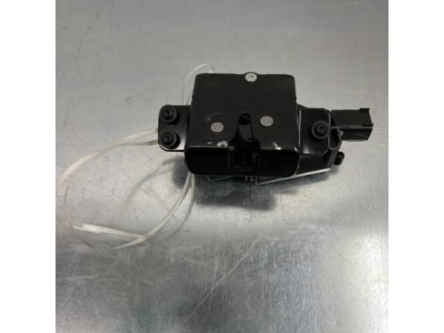 bontott OPEL INSIGNIA Csomagtérajtó Zárszerkezet