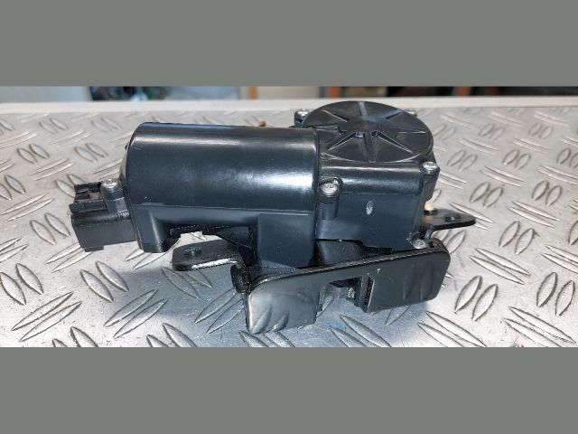 bontott OPEL INSIGNIA Csomagtérajtó Zárszerkezet