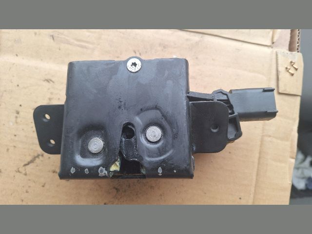 bontott OPEL INSIGNIA Csomagtérajtó Zárszerkezet