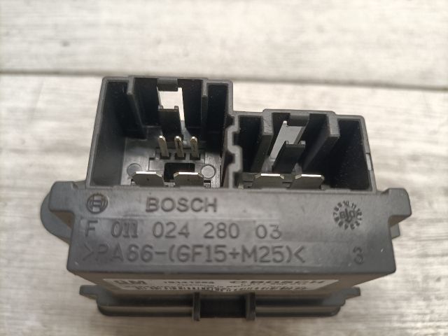 bontott OPEL INSIGNIA Előtét Ellenállás Fűtőmotor