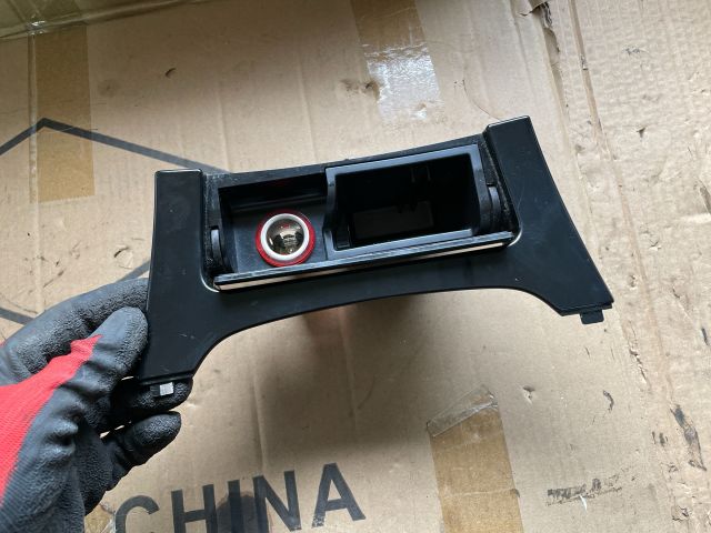 bontott OPEL INSIGNIA Első Hamutartó