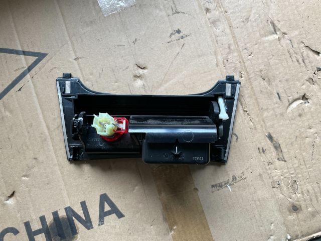 bontott OPEL INSIGNIA Első Hamutartó